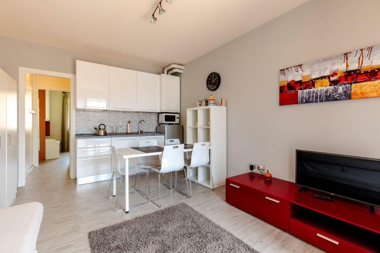 Chung cư 50 m² 1 phòng ngủ, 1 phòng tắm riêng ở Santa Maria di Lugana Sirmione Ngoại thất bức ảnh
